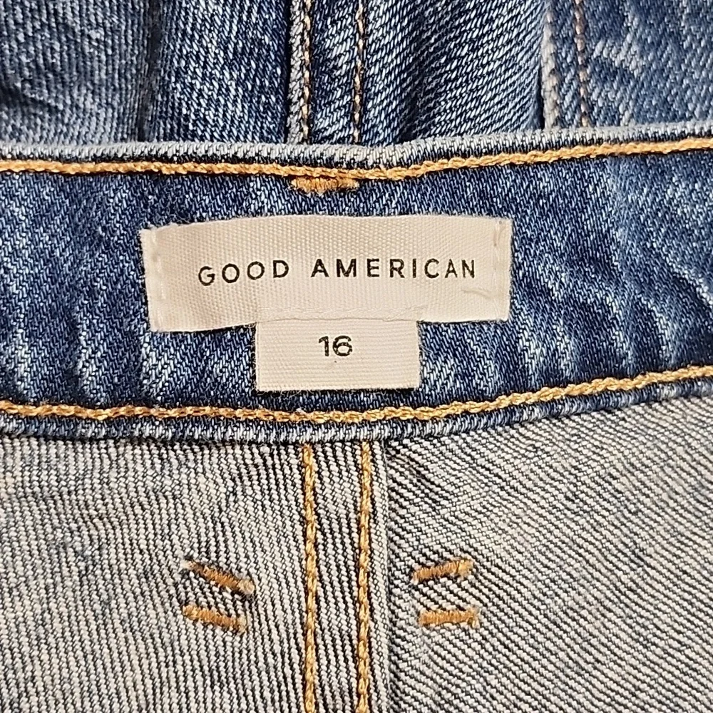 Good American '90s Cutoff Distressed Denim Shorts Blue Size 16